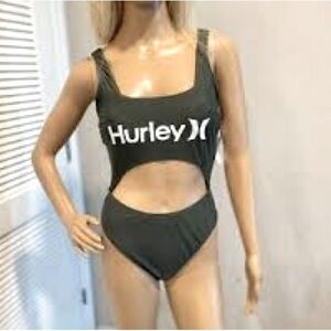 NWT Hurley women’s  cutout logo graphic one piece swimsuit 🔥